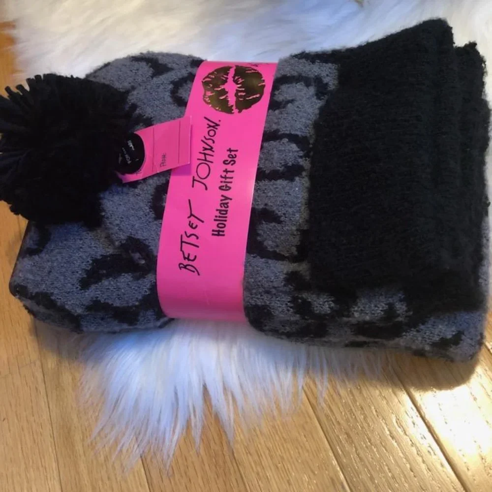 Betsey Johnson Hat & Scarf Holiday Gift Set